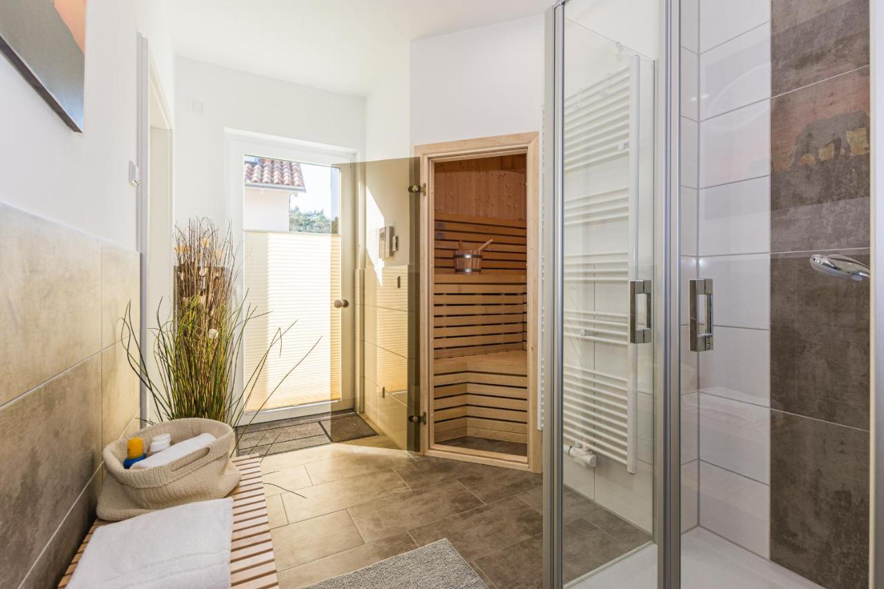 5 Sterne Ferienhaus Direkt Am See Mit Sauna-Kamin-Garten Krakow am See Exterior photo